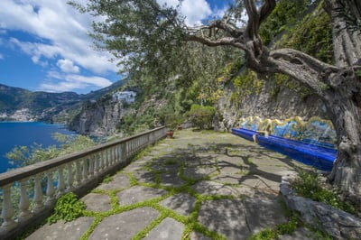 Luxury Villa Photo #6