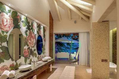Luxury Villa Photo #20