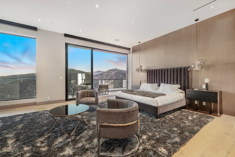 Linda Flora Modern Estate