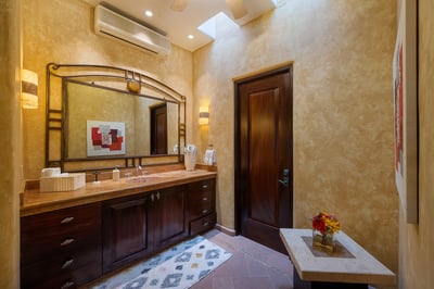 Luxury Villa Photo #23