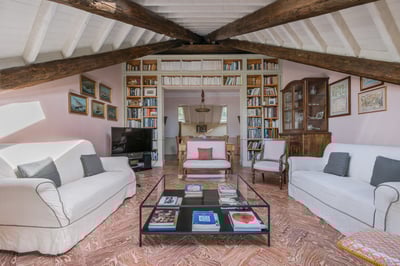 Luxury Villa Photo #27