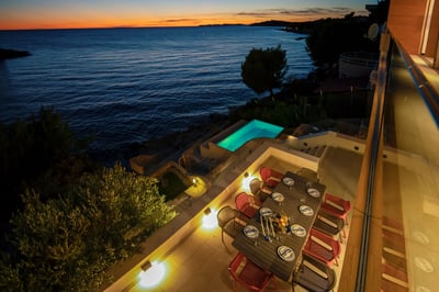 Luxury Villa Photo #6
