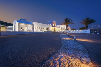 Luxury Villa Photo #2