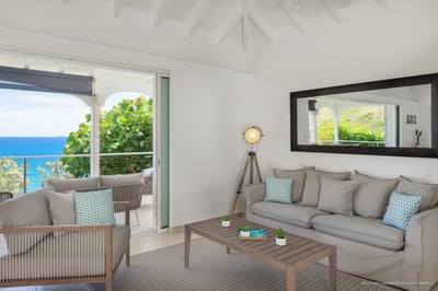 Living Area: Air conditioning, ceiling fans, HD-TV, Dish Network.