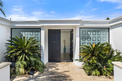 Luxury Villa Photo #13
