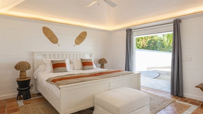 Luxury Villa Photo #17
