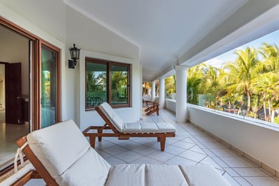 Luxury Villa Photo #32