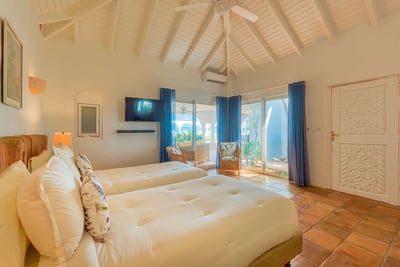 Luxury Villa Photo #23