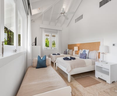Luxury Villa Photo #23