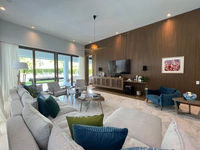 Luxury Villa Photo #7