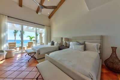 Luxury Villa Photo #39