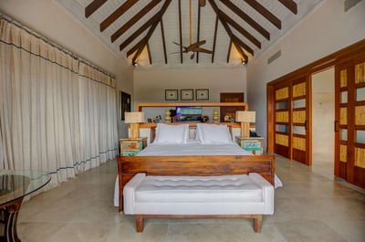 Luxury Villa Photo #32