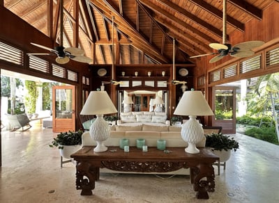 Luxury Villa Photo #18