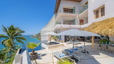 Luxury Villa Photo #9