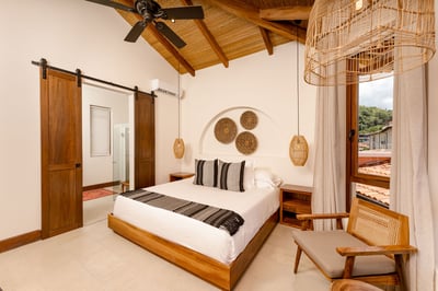 Luxury Villa Photo #12