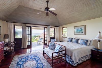 Luxury Villa Photo #11