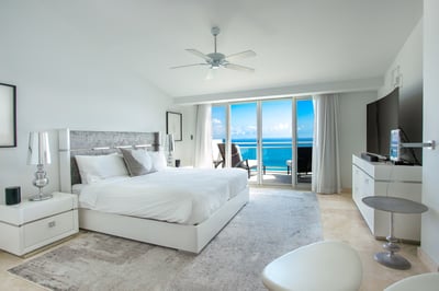 Luxury Villa Photo #17