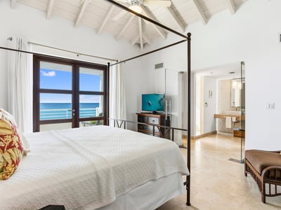 Luxury Villa Photo #40