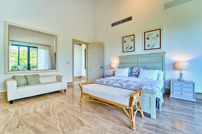 Luxury Villa Photo #15