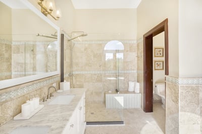 Luxury Villa Photo #43