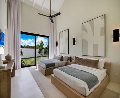Luxury Villa Photo #37