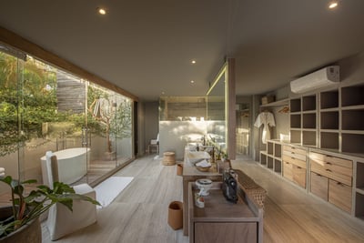 Luxury Villa Photo #30