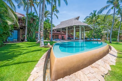 Luxury Villa Photo #3