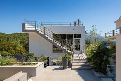 Luxury Villa Photo #6
