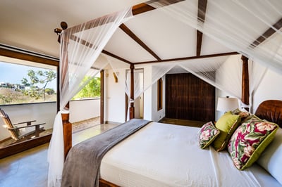 Luxury Villa Photo #36