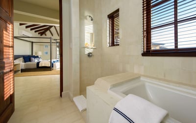 Luxury Villa Photo #25