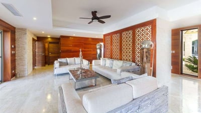 Luxury Villa Photo #12