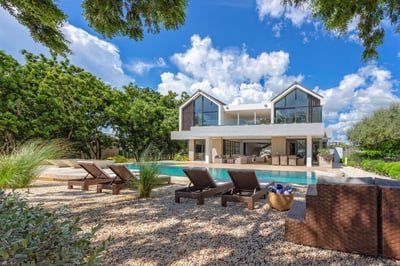 Luxury Villa Photo #9