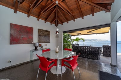 Kitchen & Dining Areas
