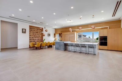 Luxury Villa Photo #32