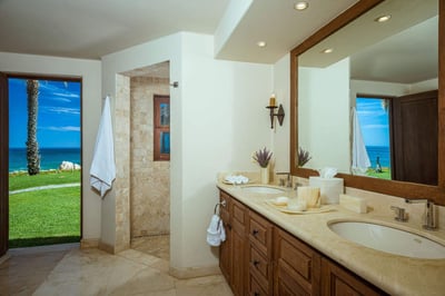 Luxury Villa Photo #37