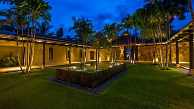 Luxury Villa Photo #37