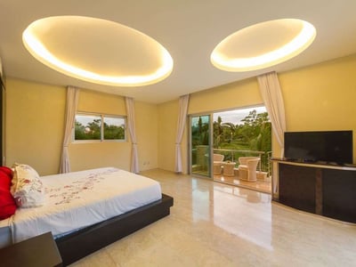 Luxury Villa Photo #13
