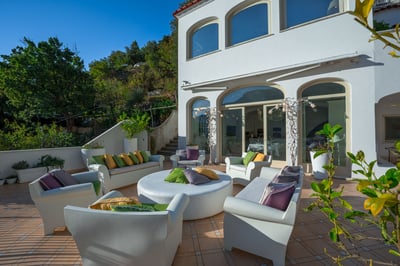 Luxury Villa Photo #4
