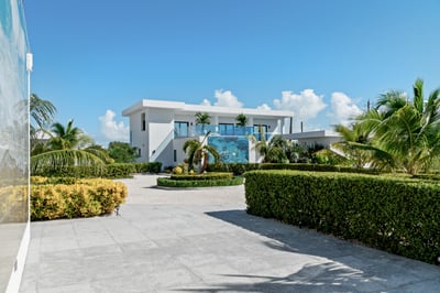 Luxury Villa Photo #2