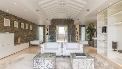 Luxury Villa Photo #14