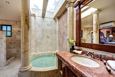 Luxury Villa Photo #23
