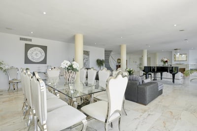 Luxury Villa Photo #16