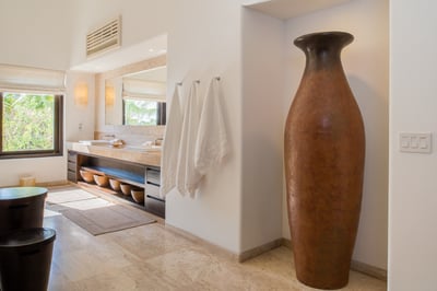 Luxury Villa Photo #28