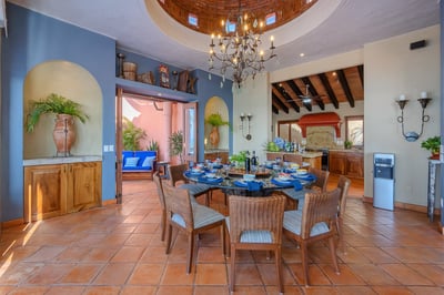 Luxury Villa Photo #16