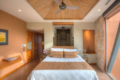 Luxury Villa Photo #15