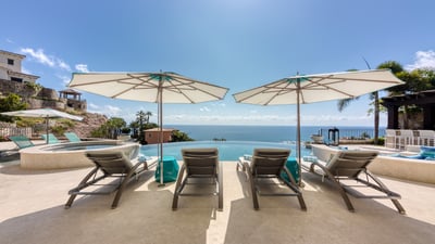 Luxury Villa Photo #15