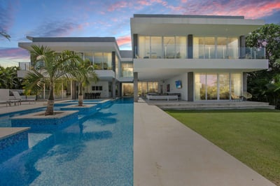 Luxury Villa Photo #7
