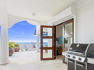 Luxury Villa Photo #15