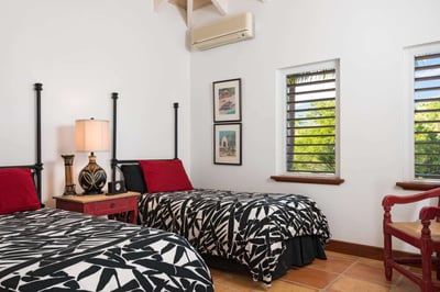 Luxury Villa Photo #18