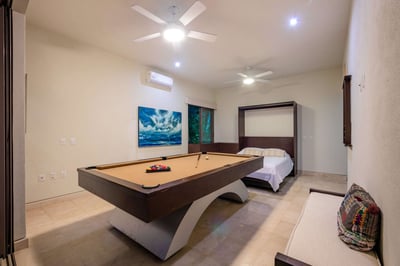 Luxury Villa Photo #17